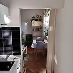 Апартаменты Cozy In The Centre Near Train Station *