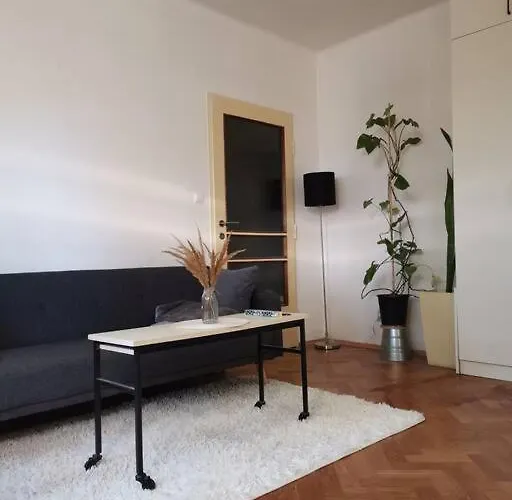 Cozy In The Centre Near Train Station Apartament