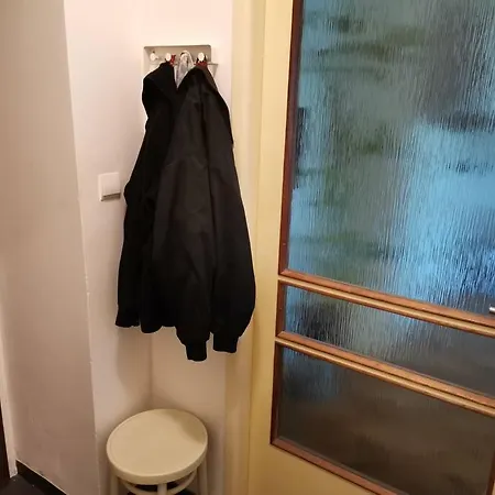 Cozy In The Centre Near Train Station Apartment