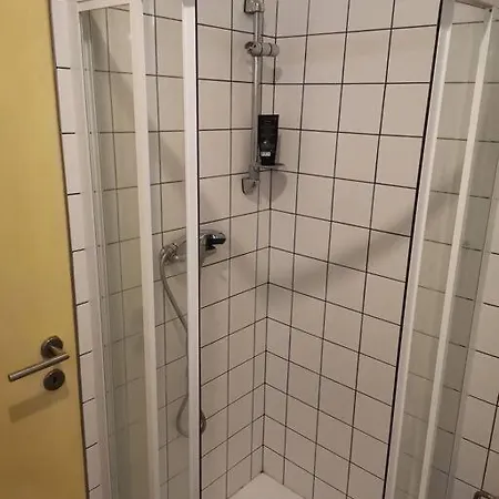 Cozy In The Centre Near Train Station Apartment *