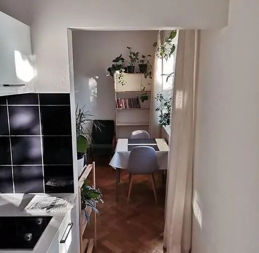 Апартаменти Cozy In The Centre Near Train Station *